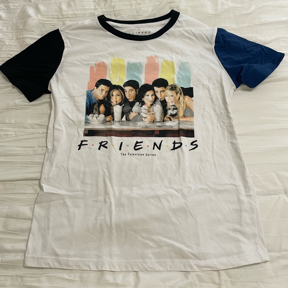 FRIENDS graphic tee Womens small